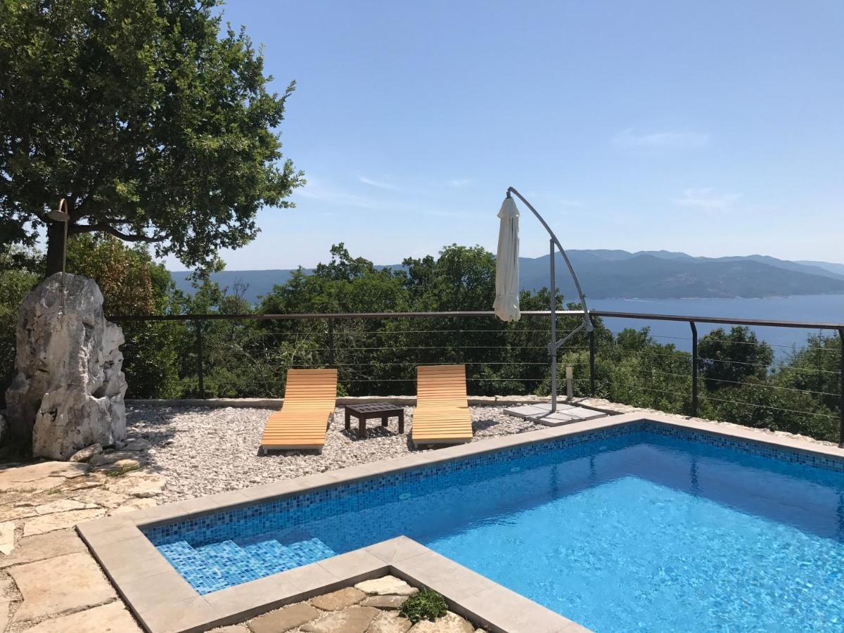 Ivanini Secluded Stone Villa With A Stunning View Brseč エクステリア 写真