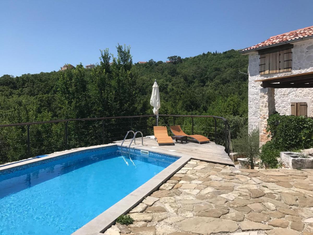Ivanini Secluded Stone Villa With A Stunning View Brseč エクステリア 写真