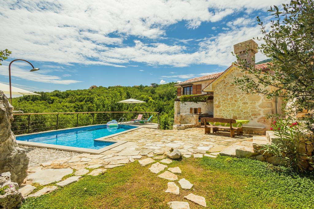 Ivanini Secluded Stone Villa With A Stunning View Brseč エクステリア 写真
