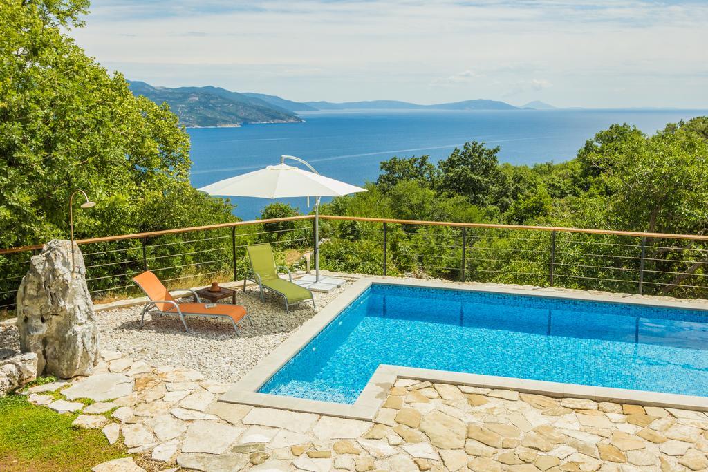 Ivanini Secluded Stone Villa With A Stunning View Brseč エクステリア 写真