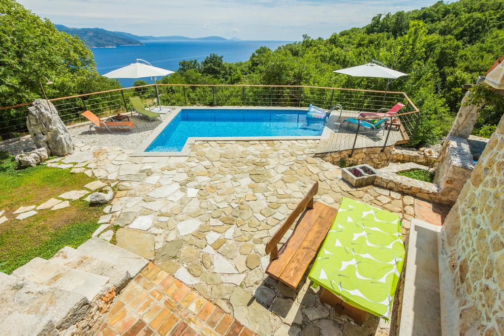 Ivanini Secluded Stone Villa With A Stunning View Brseč エクステリア 写真
