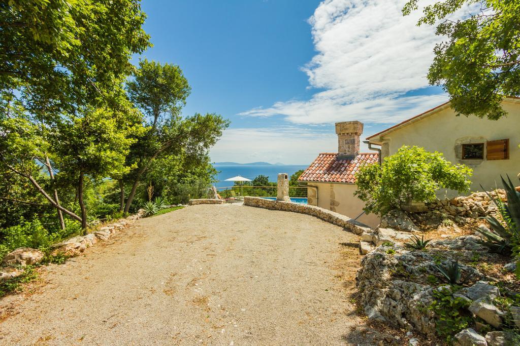 Ivanini Secluded Stone Villa With A Stunning View Brseč エクステリア 写真