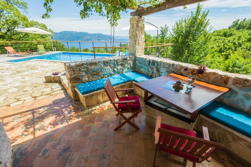 Ivanini Secluded Stone Villa With A Stunning View Brseč エクステリア 写真