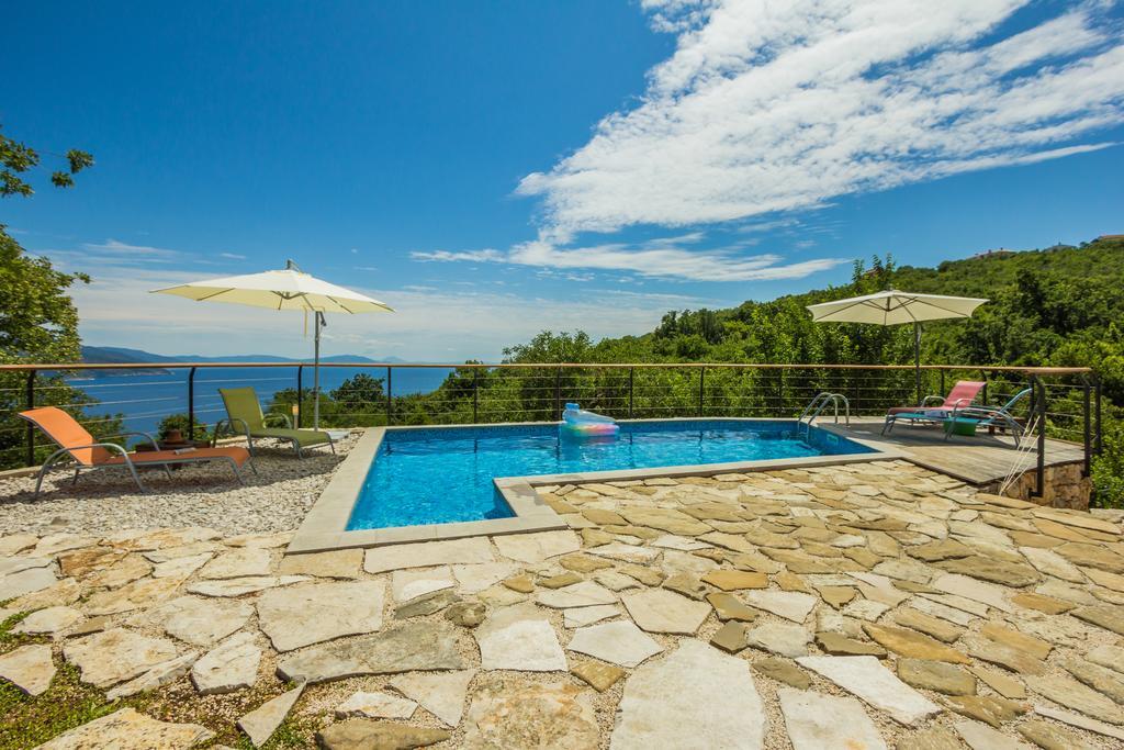Ivanini Secluded Stone Villa With A Stunning View Brseč エクステリア 写真