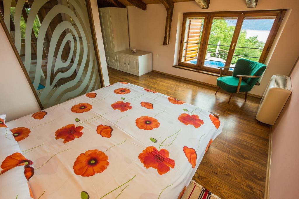 Ivanini Secluded Stone Villa With A Stunning View Brseč エクステリア 写真