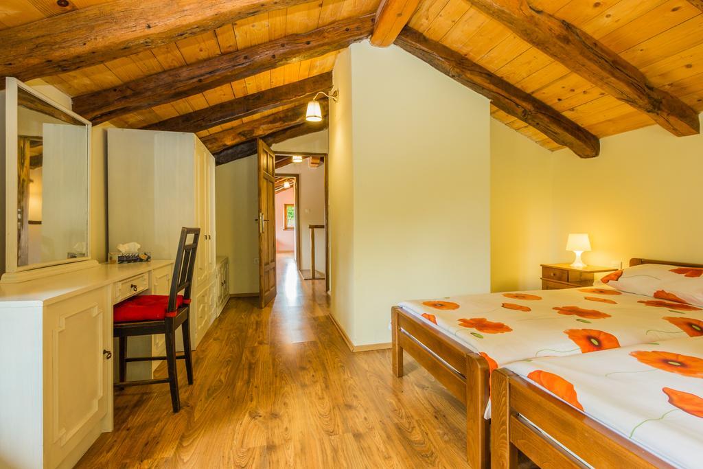 Ivanini Secluded Stone Villa With A Stunning View Brseč エクステリア 写真