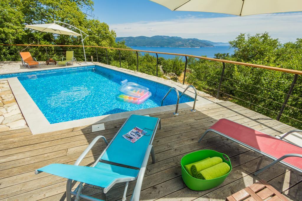 Ivanini Secluded Stone Villa With A Stunning View Brseč エクステリア 写真