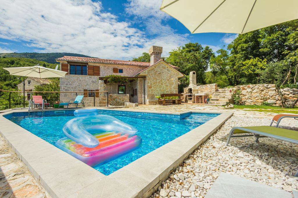 Ivanini Secluded Stone Villa With A Stunning View Brseč エクステリア 写真